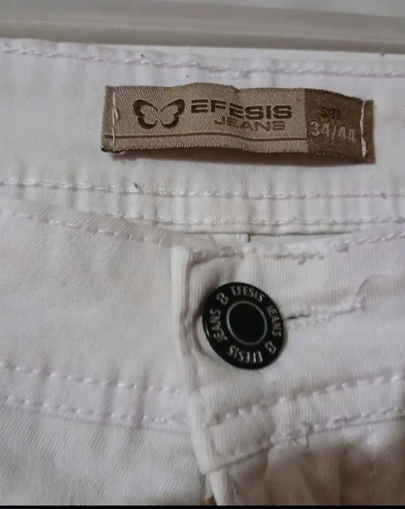 Pantalones blancos con detalle brillante - 4