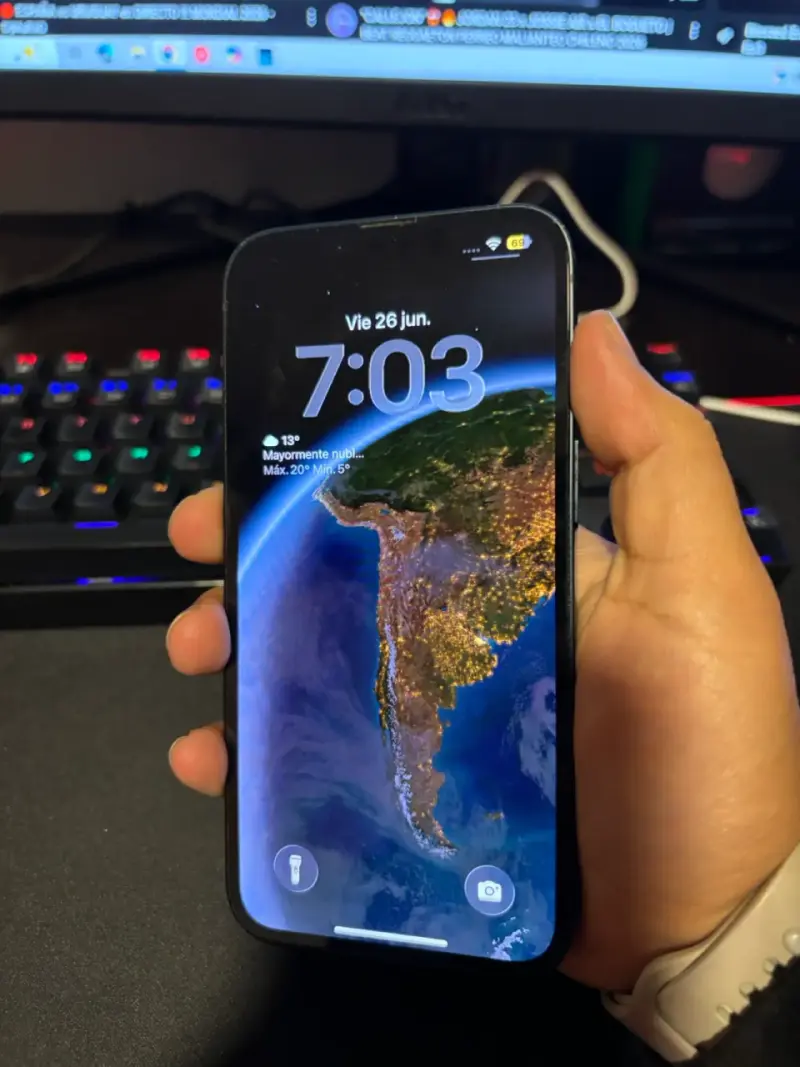 iPhone en caja original, buen estado - 2