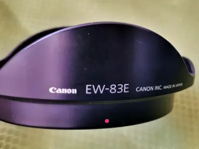 Parasol Canon EW-83E para lentes 1740 1635 1022 - miniatura 1