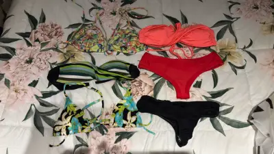 Conjunto de bikinis coloridos para mujer - miniatura 1