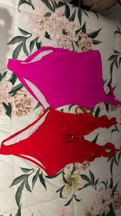 Conjunto de bikinis coloridos para mujer - miniatura 2