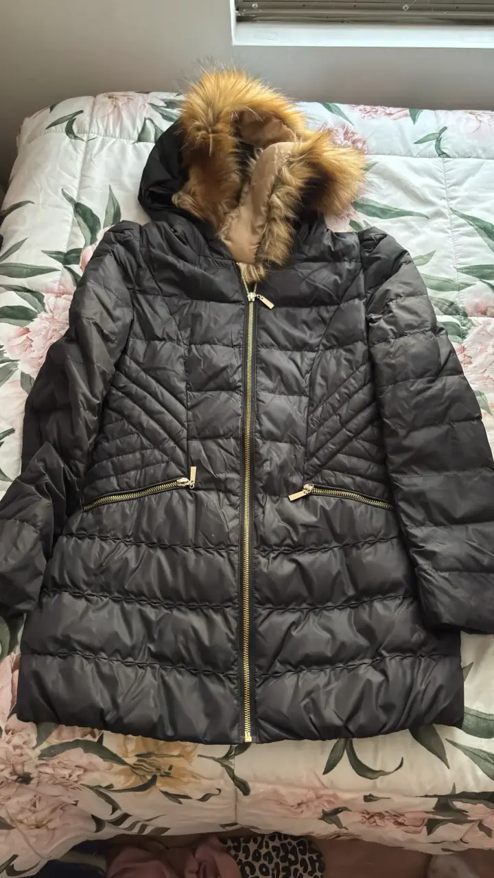 Chaqueta acolchada negra con capucha - 2