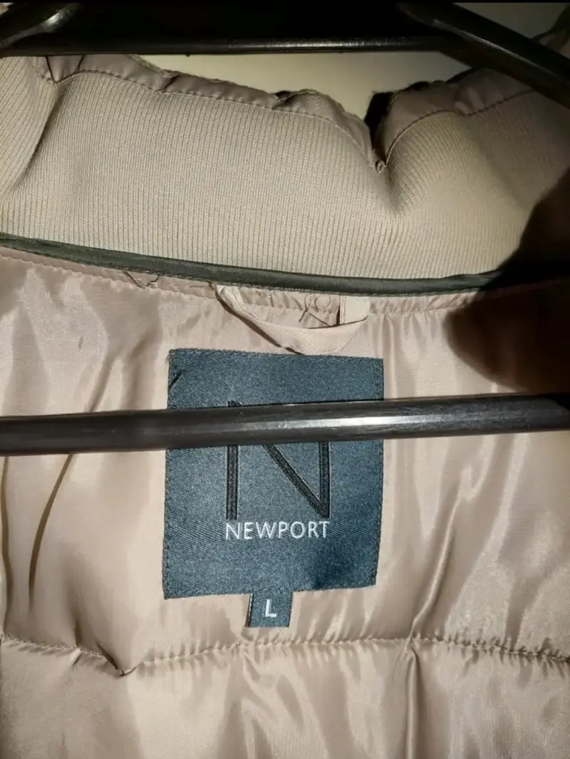 Casaca NUEVA SIN USO, marca Newport, de Falabella - 6