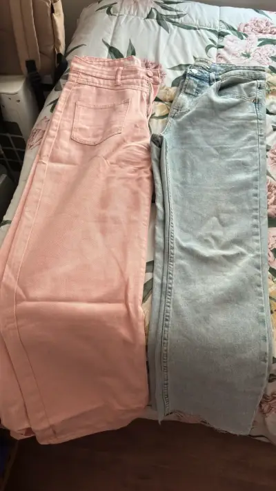 Jeans Guess para mujer en rosa y azul cada uno a 4 - miniatura 1