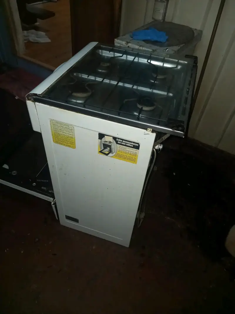 Cosina a gas 4 platos buen estado, funcionando - 3