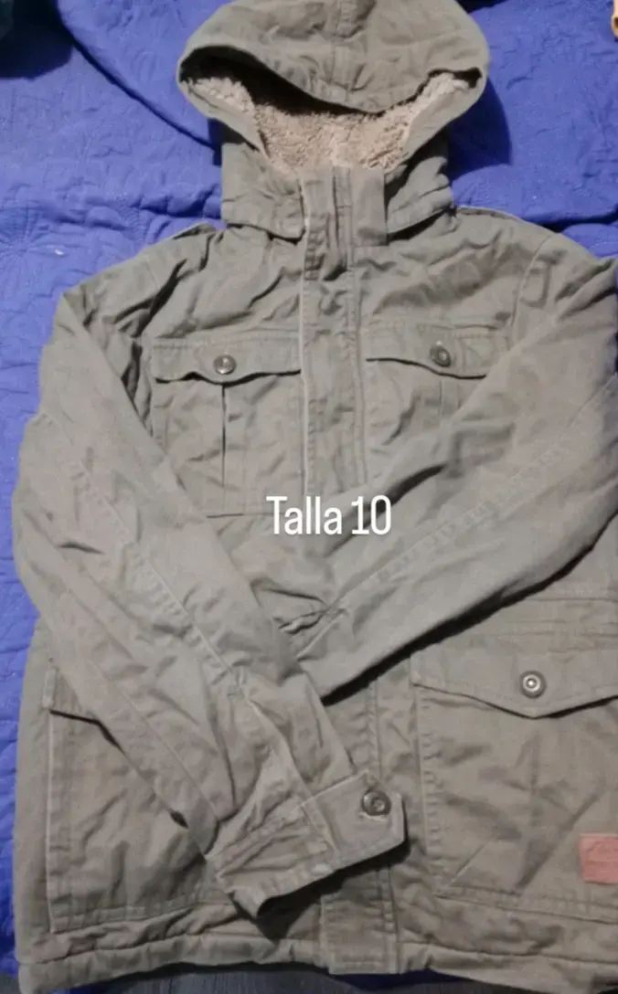 Chaqueta con capucha gris talla 10