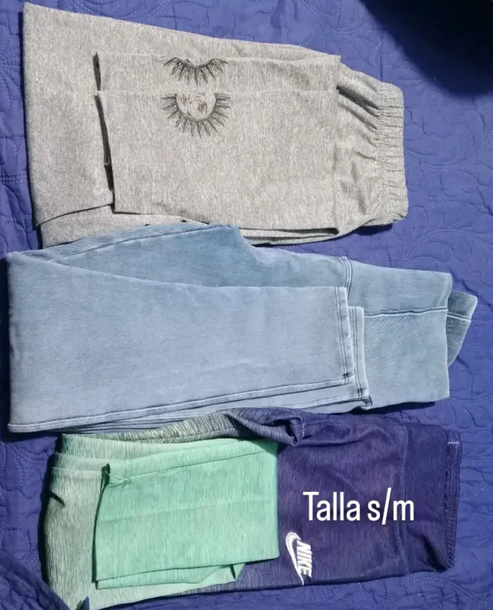 Lote de poleras, pantalones y chalecos infantiles - 2