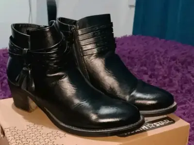 Lote de botines y sandalias - miniatura 1
