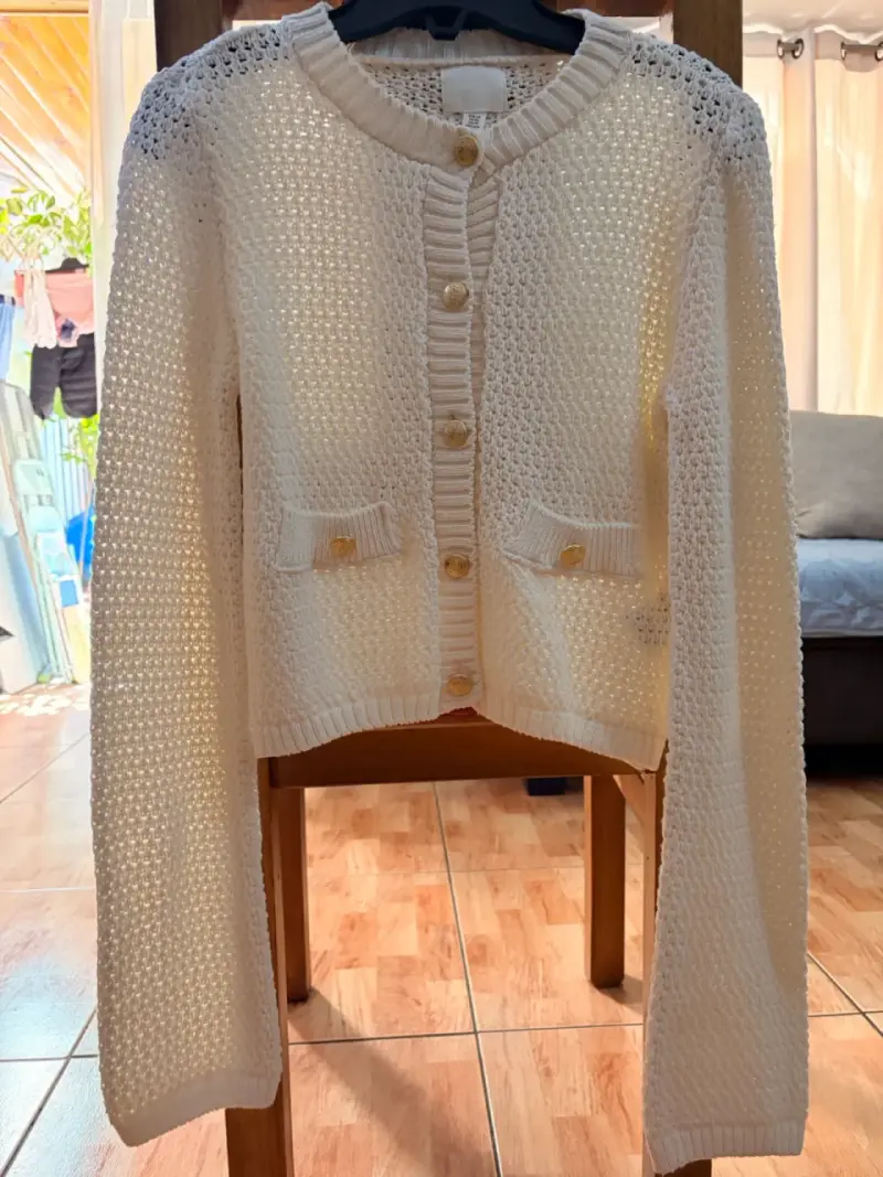 Cárdigan de punto beige con botones - 3