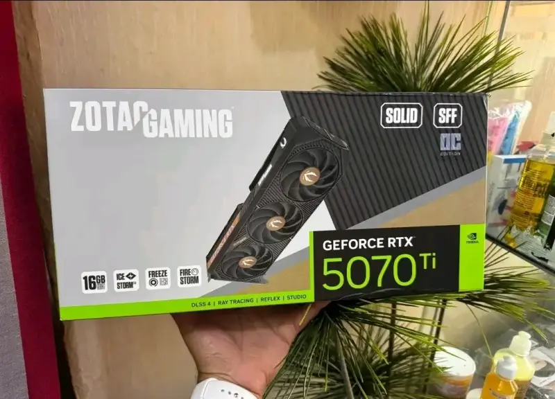 Tarjeta gráfica Zotac Gaming GeForce RTX 5070 Ti - 1