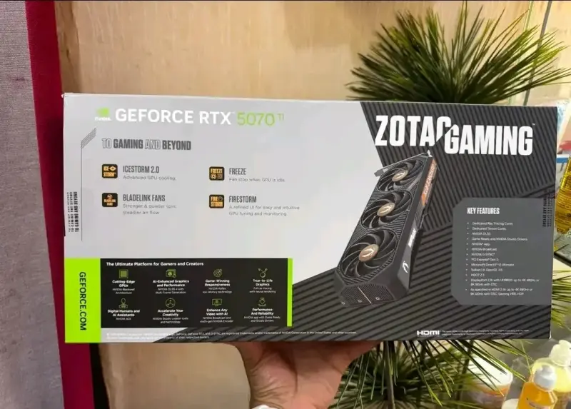 Tarjeta gráfica Zotac Gaming GeForce RTX 5070 Ti - 2
