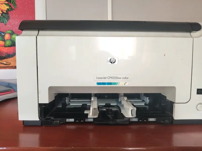 Impresora láser HP LaserJet CP1025nw color - 1