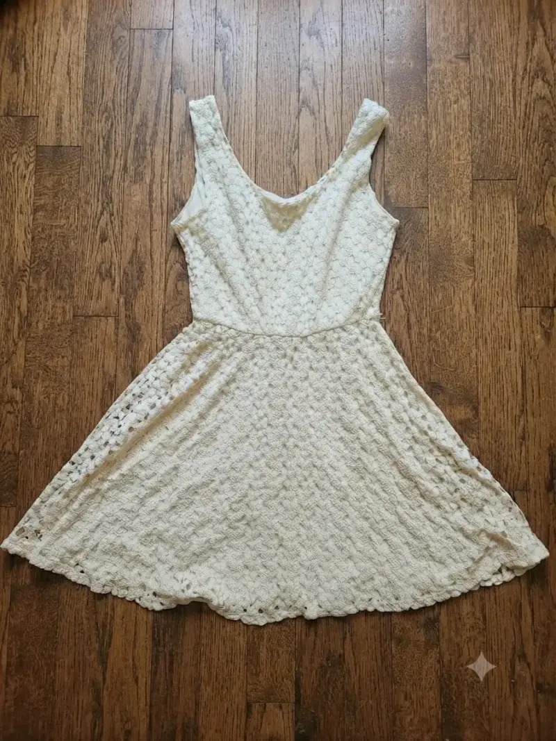 Vestido de encaje beige elegante - 2
