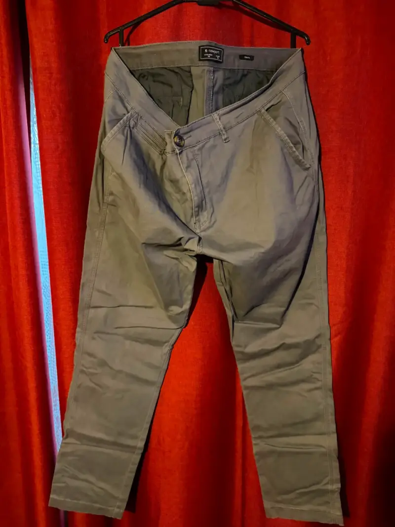 Pantalones Newport color caqui para hombre