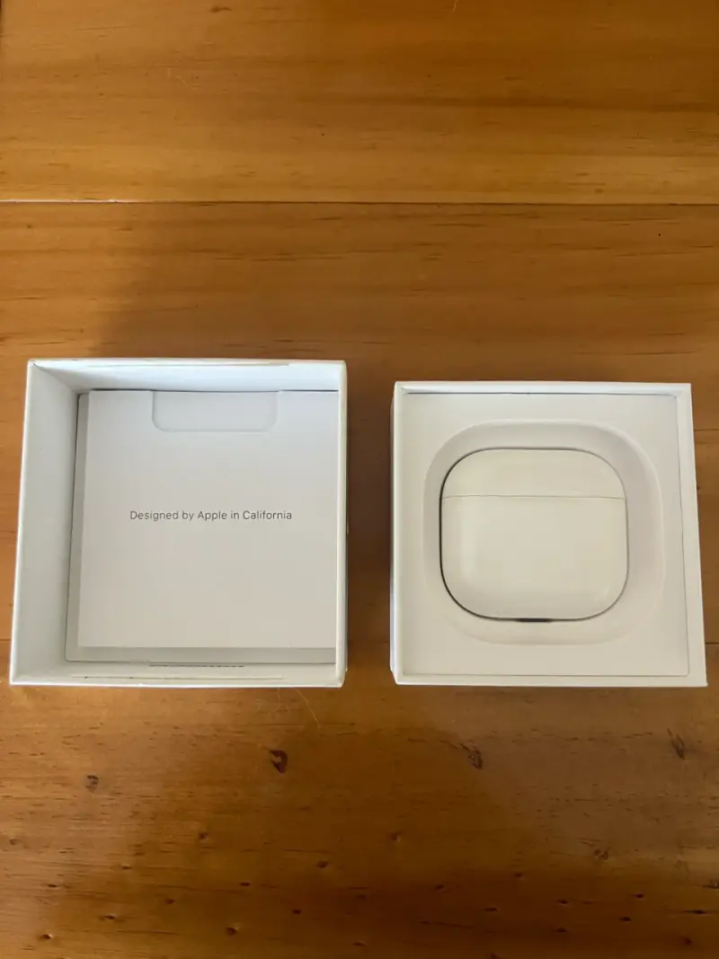 AirPods 4 - 1