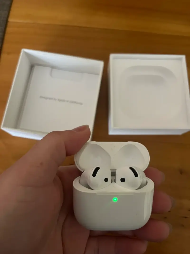 AirPods 4 - 2