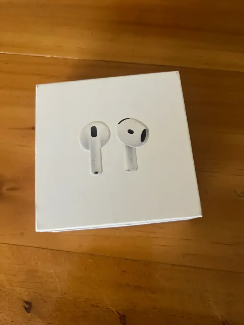 AirPods 4 - 3