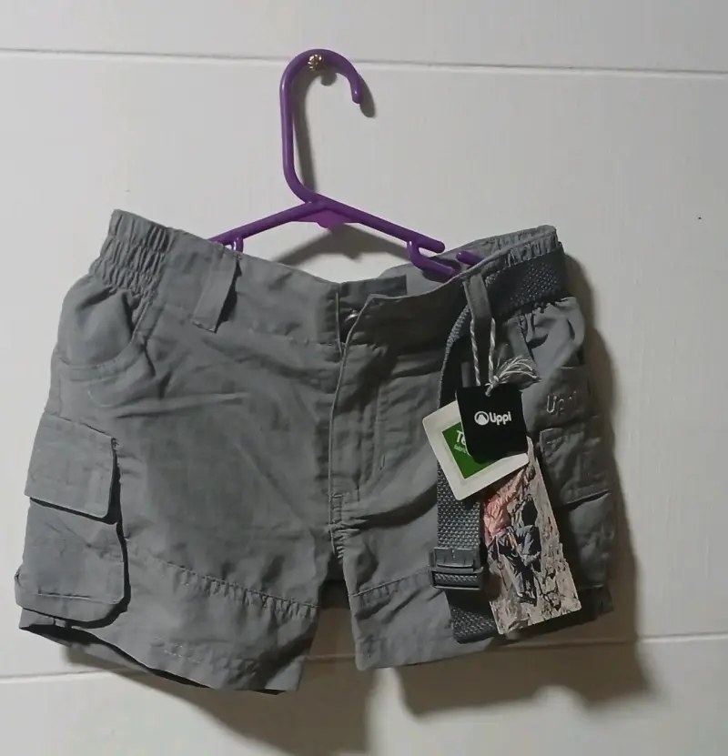 Shorts grises de niño con cinturón Upp