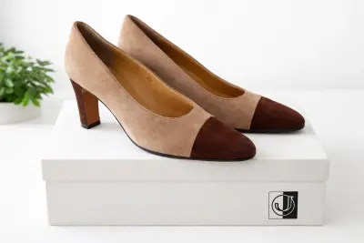 Zapatos de tacón beige y marrón elegante - miniatura 1