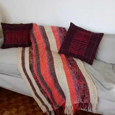 Piecera tejida a telar con cojines decorativos - miniatura 1