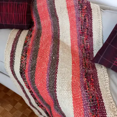 Piecera tejida a telar con cojines decorativos - miniatura 2
