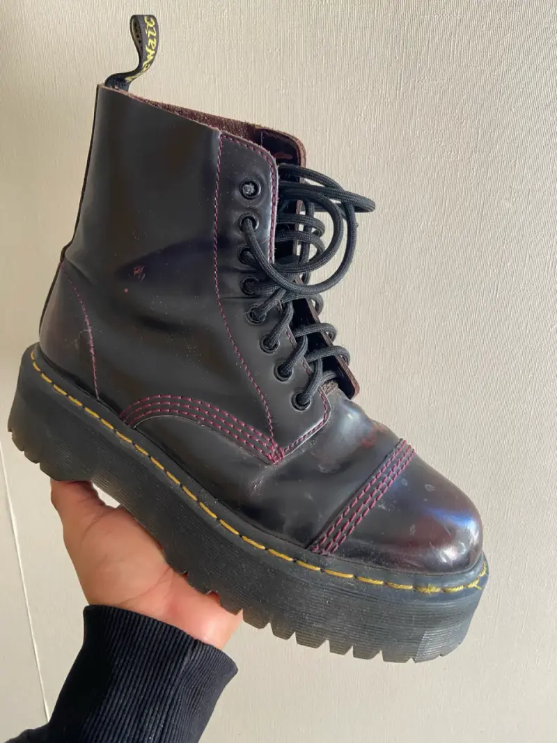 Botas negras de cuero con plataforma