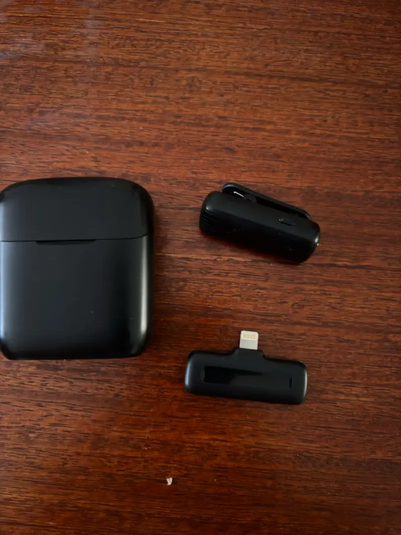 Micrófono inalámbrico con estuche de carga - 1