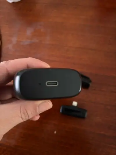 Micrófono inalámbrico con estuche de carga - miniatura 3