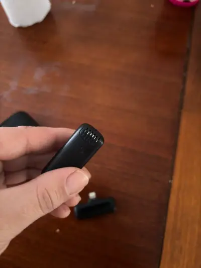 Micrófono inalámbrico con estuche de carga - miniatura 4
