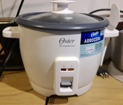 Arrocera Oster DiamondForce 1.8L blanca - miniatura 1