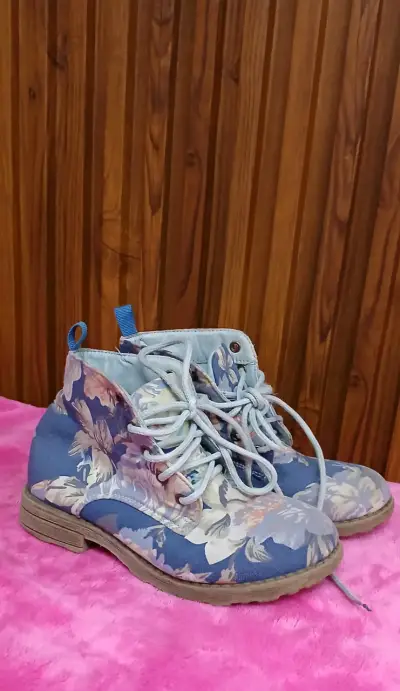 Botines de tela floral azul para niña - miniatura 1