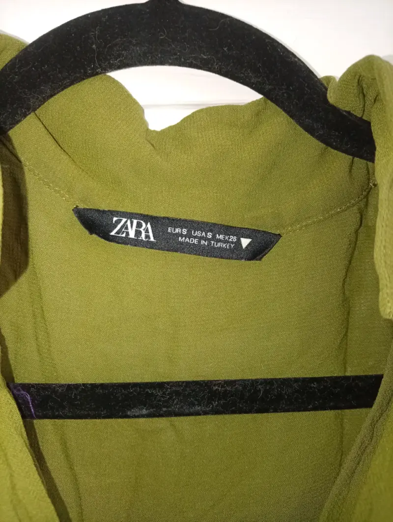 Blusa verde oliva Zara con bolsillos - 2