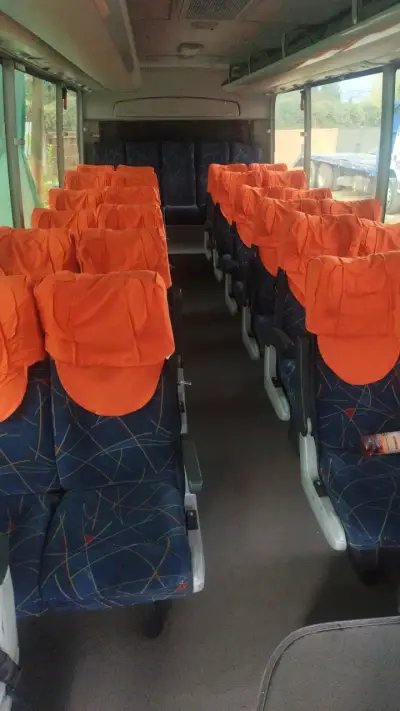 Bus Yutong en buen estado - miniatura 4