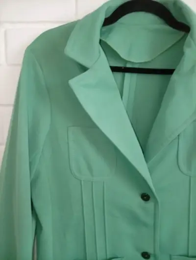 Blazer verde con bolsillos delanteros - miniatura 2