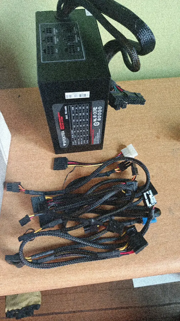 Fuente de poder Spektra 750W modular - 5