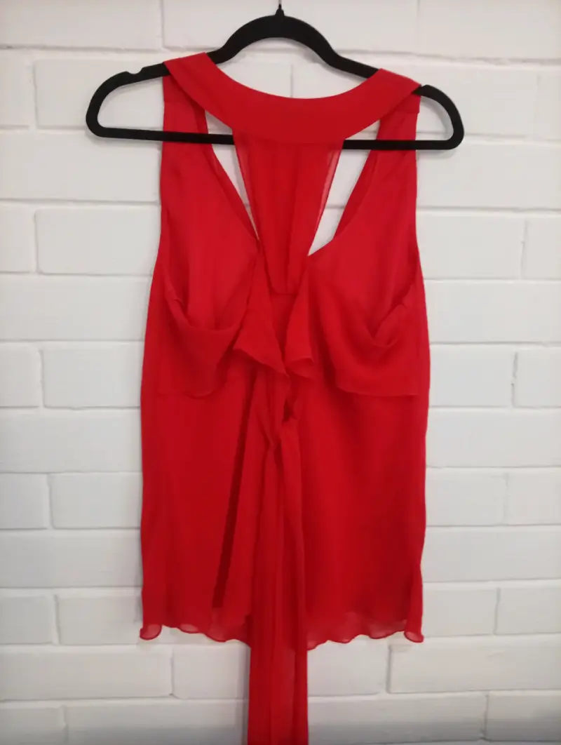 Blusa roja sin mangas elegante - 2