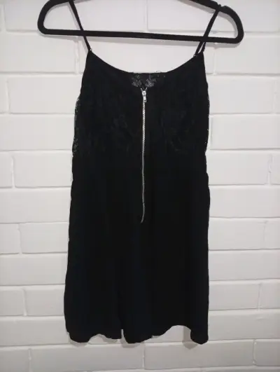 Vestido negro de encaje con cierre - miniatura 2