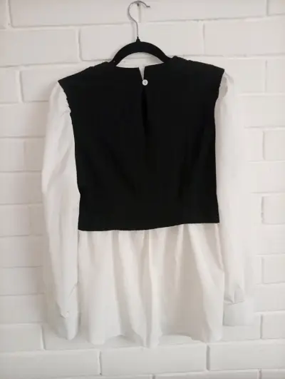 Blusa bicolor blanco y negro elegante - miniatura 1