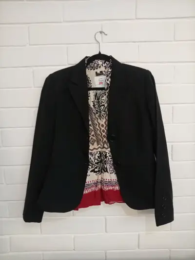 Blazer negro para mujer con forro estampado - miniatura 1