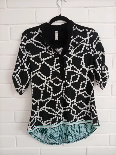 Blusa estampada blanco y negro de media manga - miniatura 1