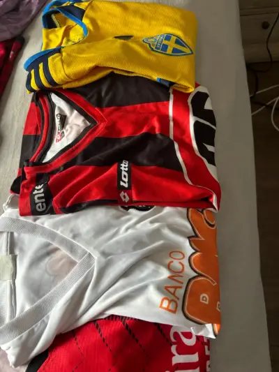Camiseta de fútbol Adidas con escudo y número - miniatura 2
