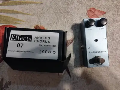 Pedal de efectos chorus analógico para guitarra - miniatura 1