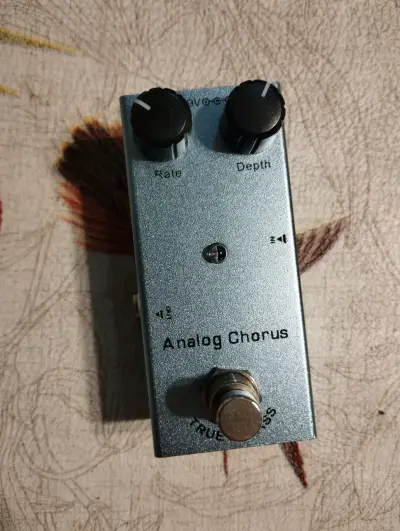 Pedal de efectos chorus analógico para guitarra - miniatura 2