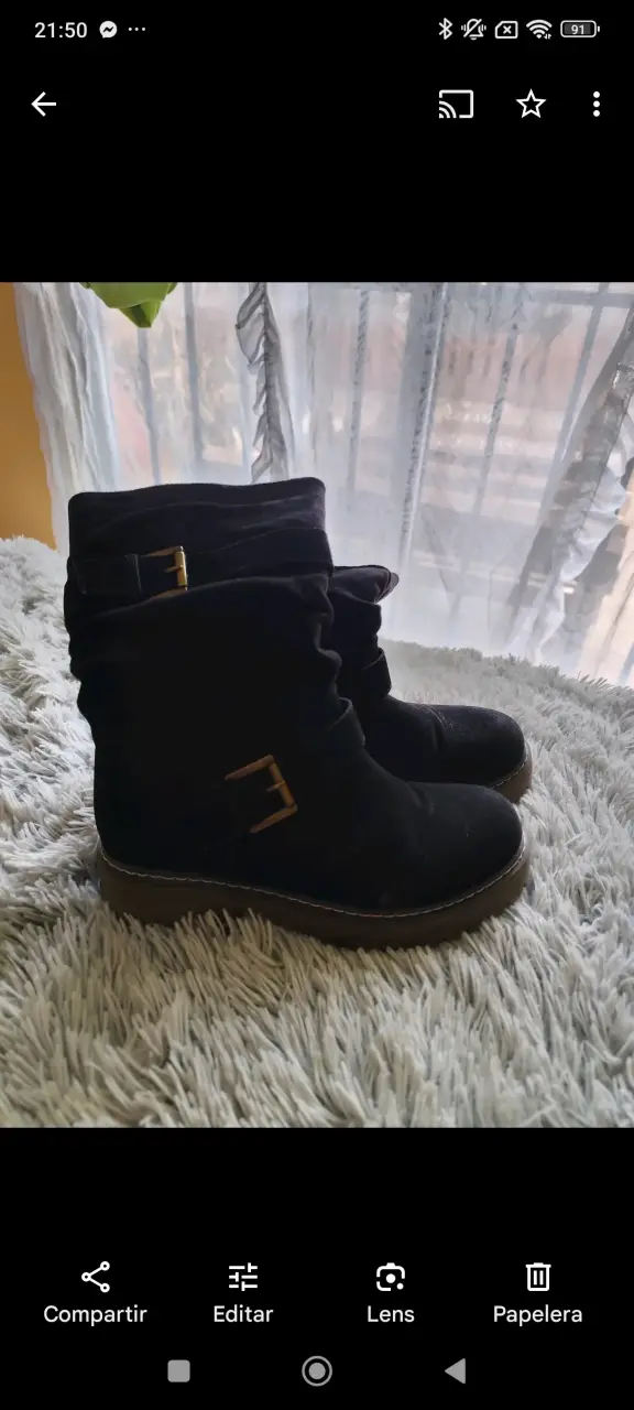 Botas negras de gamuza con hebilla
