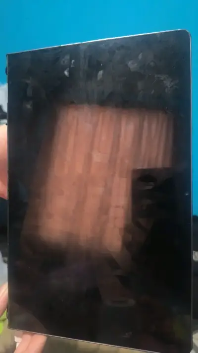 Tablet negra en buen estado - miniatura 1