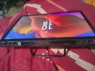 Tablet negra en buen estado - miniatura 2