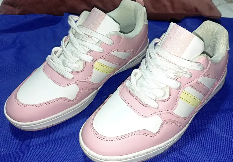 Zapatillas deportivas rosadas y blancas para mujer - 1