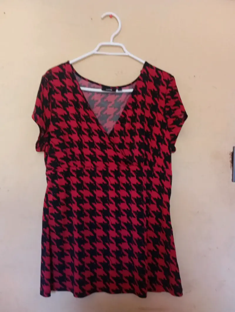 Polera manga corta estampado pata de gallo - 2