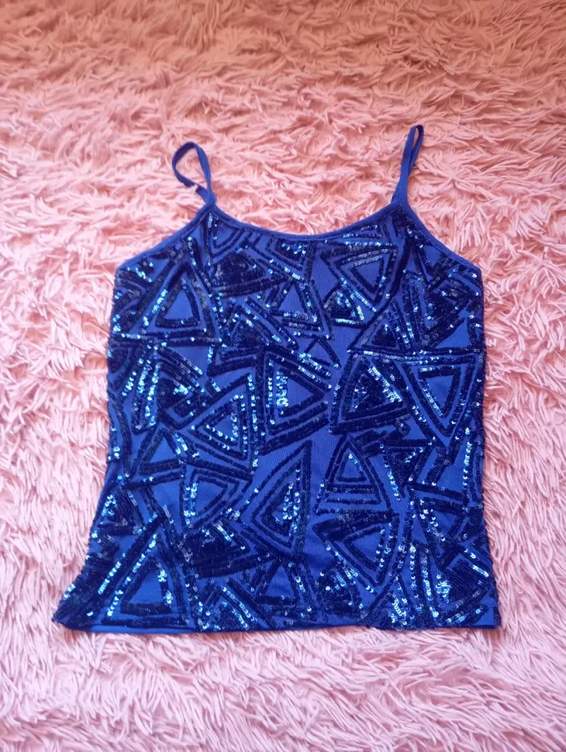 Top de lentejuelas azul con tirantes