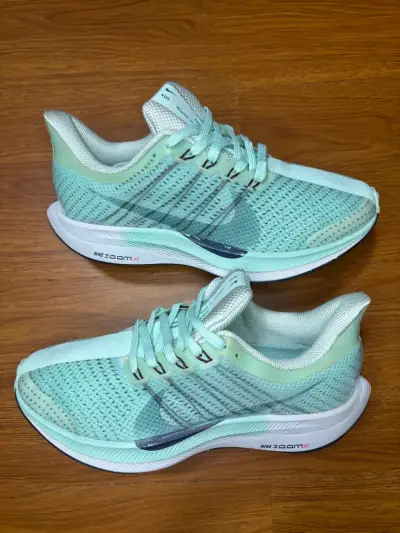 Zapatillas Nike ZoomX verdes para correr - miniatura 1